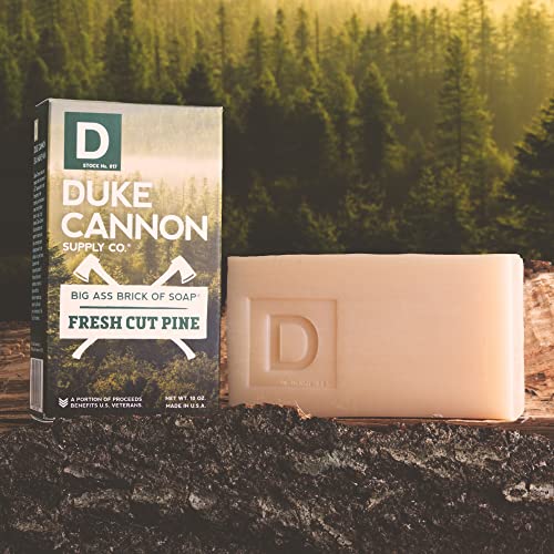 Duke Cannon Supply Co. - Голямо парче сапун Great American Frontier за мъже, Свежесрезанная бор (10 унции), Сапун от висок клас С уникален мъжки аромати за външно приложение - Свежесрезанн?